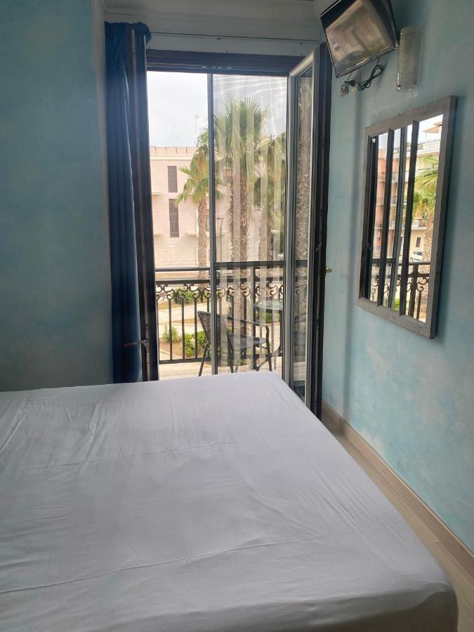 マルゲリータ・ディ・サヴォイア La Perla Nera Bed & Breakfast エクステリア 写真